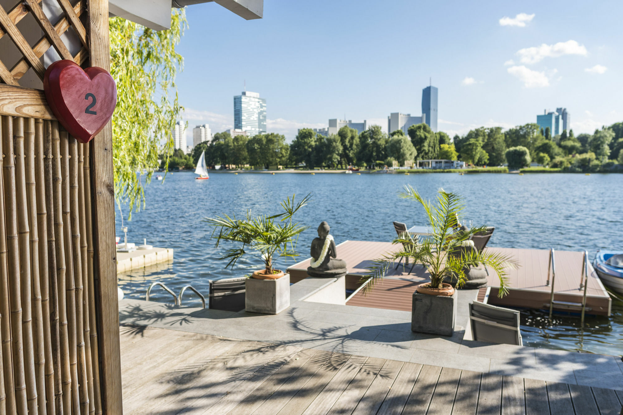 Ajo Vienna Beach - Contactless Check-In Екстериор снимка