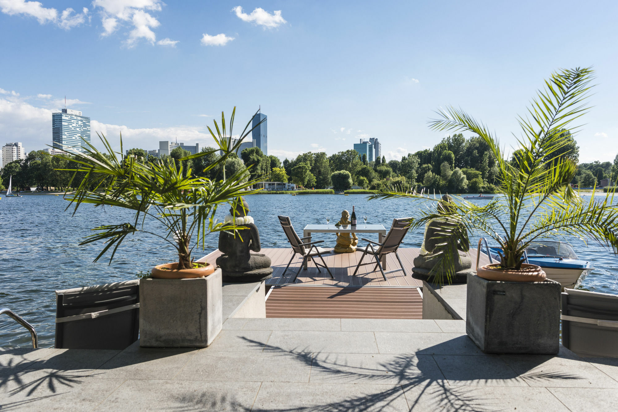 Ajo Vienna Beach - Contactless Check-In Екстериор снимка