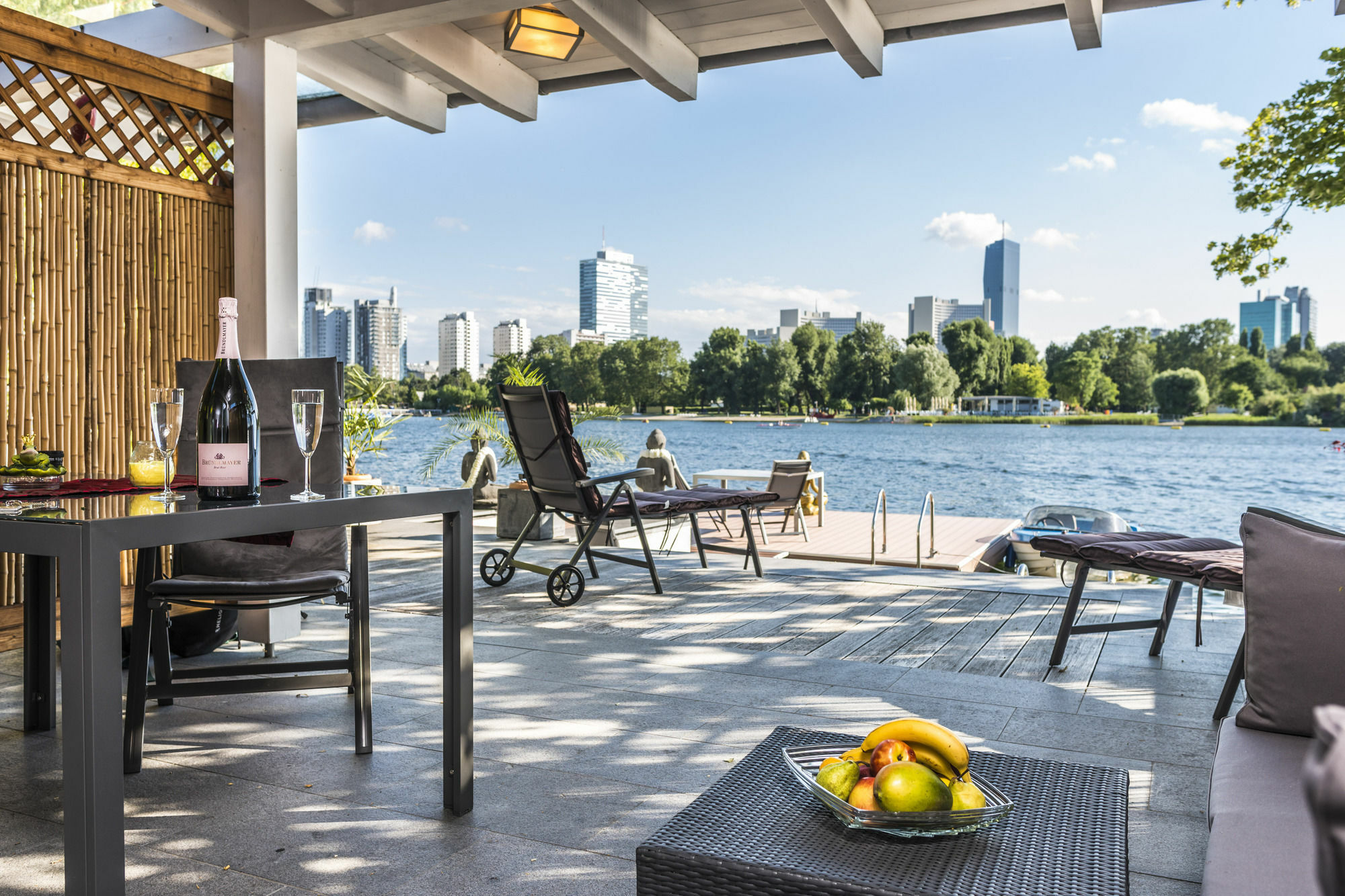 Ajo Vienna Beach - Contactless Check-In Екстериор снимка